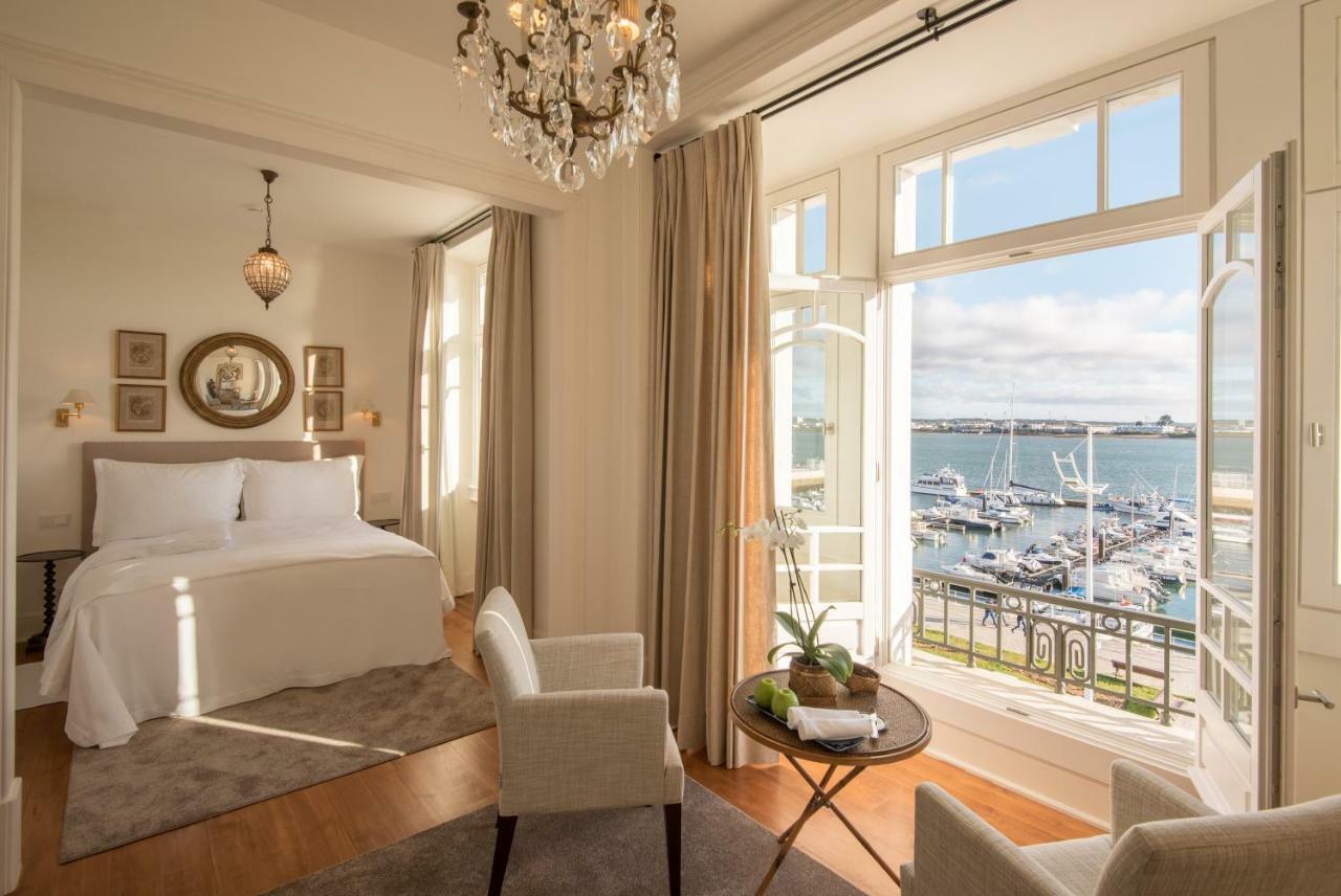 Medium River Room